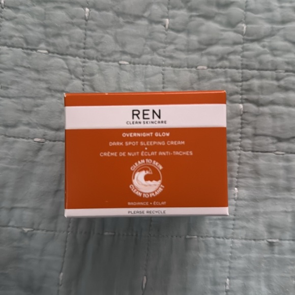 REN Overnight Glow Cream - Picture 7 of 8